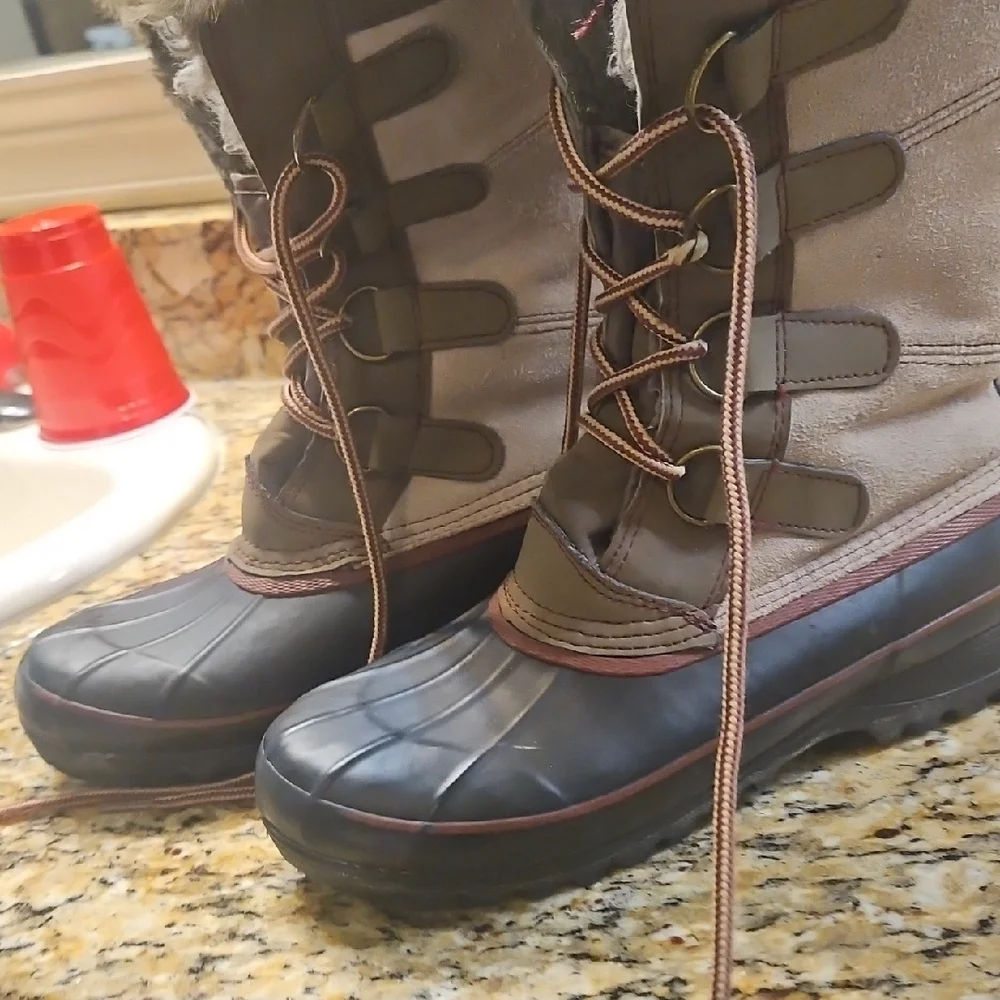 Khombu Women's Winter Boots in Gray and Black Size 8